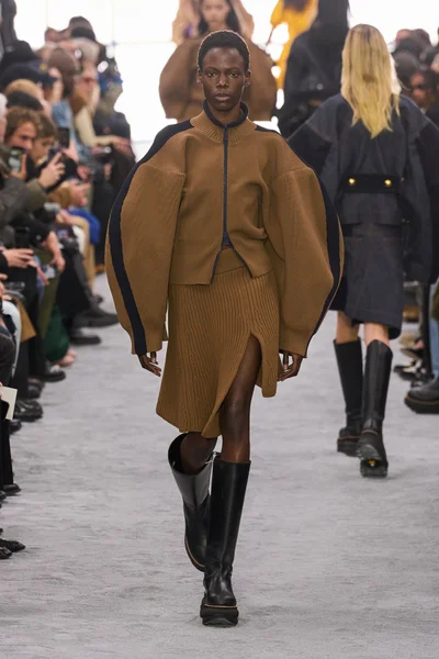 Look 28
